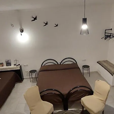 Oda ve Kahvaltı I Girasoli